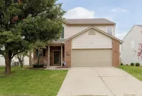 Beautiful 3 BD Home in Fishers with EV Charger - Homestays