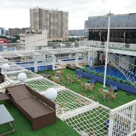 Selah Pods Hotel Manila
