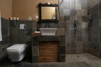 Jungle Villa Resort - Near Chitwan National Park - พร้อมระเบียง