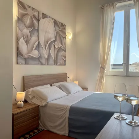Onlyrooms V - Sea View & Train Station
