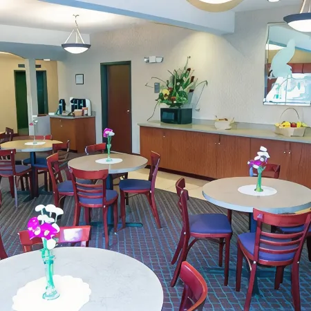 Best Western Plus Park Place Inn Suites