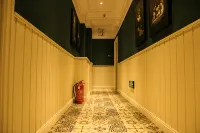 Wulanhot Yishu Woju Hostel - Homestays