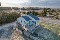 Secluded Beach home with amazing views. - 4-Star
