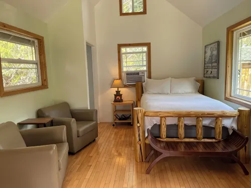 Camping cabin in gorgeous Dosewallips Valley with AC and WiFi - Hytter