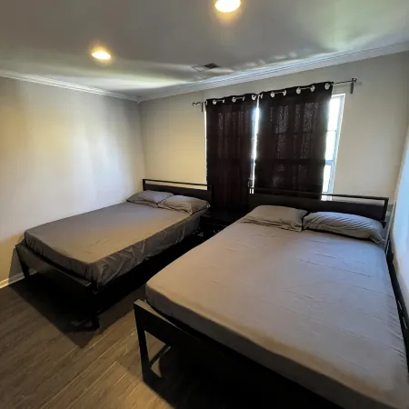 Modern Suburban Oasis- 14 guest House. Family Friendly! Отели в г. Элджин