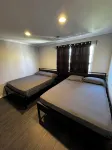 Modern Suburban Oasis- 14 guest House. Family Friendly!