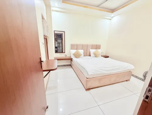 Awadh Hotel - 2 stjerner