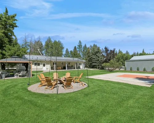Spacious 7-Bed Home w/ Hot Tub, Fireplace, Gym, Wine Bar, and 2 Living Spaces! Hotels in Lakeside
