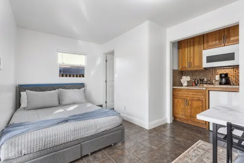 Recently Updated Private Studio w/ Separate Entrance Near Lake Chabot