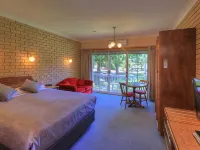 Barrass's John Bright Motor Inn فنادق في برايت