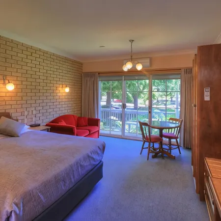 Barrass's John Bright Motor Inn