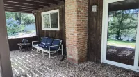 Spacious Lakeside Hideaway - Apartments