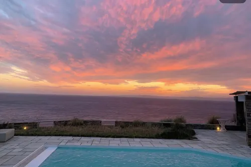 Stunning villa with a pool and with a private beach in Kea, Cyclades. - 4-Star