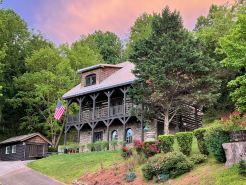 4-bedroom house in charming Ten Mile with AC, WiFi. Relax and unwind
