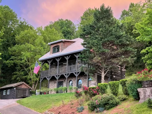 4-bedroom house in charming Ten Mile with AC, WiFi. Relax and unwind - 4-Star
