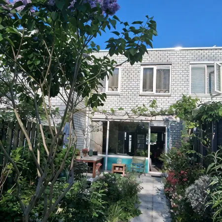 Comfortable home close to train station and Amsterdam