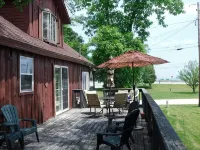 Lake Michigan views! Complimentary housekeeping with monthly stays Mar-Apr. Hotels in Two Rivers