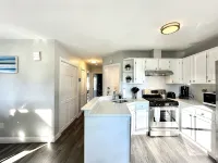Beachy Getaway Near Newport & Beaches - Beach