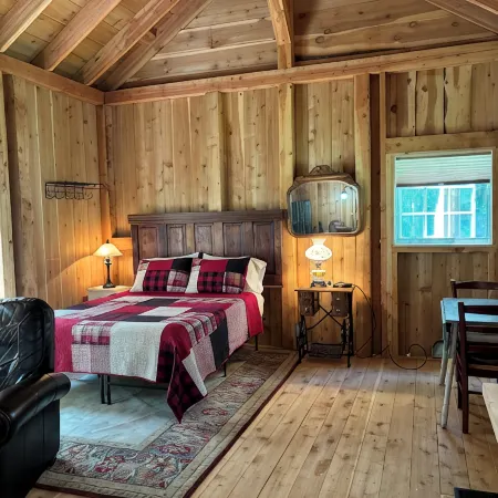 Tranquil cabin with WiFi in Brush Prairie