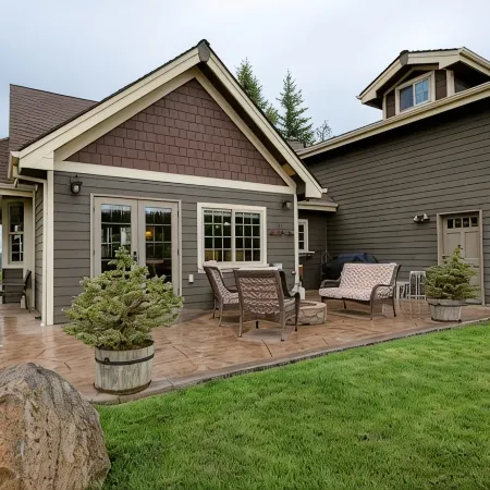 Beautiful house and private apartment, hot tub & sauna, 6 miles from Hood River!