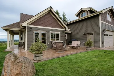 Beautiful house and private apartment, hot tub & sauna, 6 miles from Hood River! โรงแรมใน