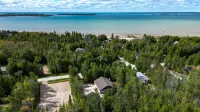 Wind Swept PinesNewly renovated, close to water 3 bedroom cottage - Boutique