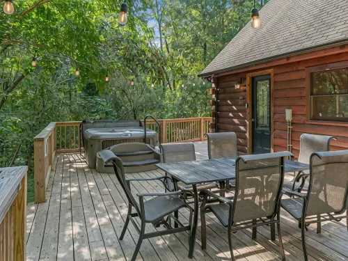 Spectacular Log Cabin Home 45 minutes to Asheville