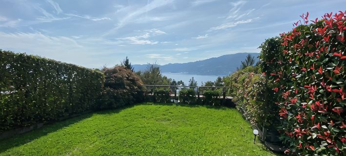 Casa Leòn Lake View Hotels in Verbania