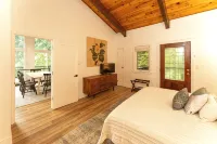 Enjoy Cabin Vibes & Lake Views, Close to Town, Lake & Flx Activities; EV Charger - 4-Star