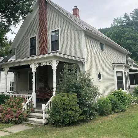 Green Mountain Village Getaway in picturesque Bristol, Vermont. Отели в г. Аддисон