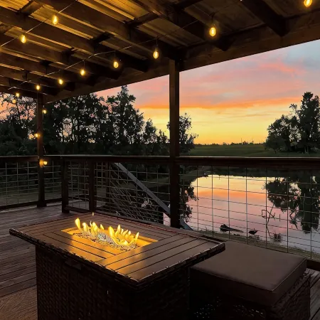 Private Cabin, 3 Bed Rooms, 2 Bath, nestled in the woods on a spring fed pond!!!