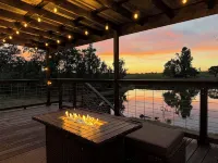 Private Cabin, 3 Bed Rooms, 2 Bath, nestled in the woods on a spring fed pond!!!