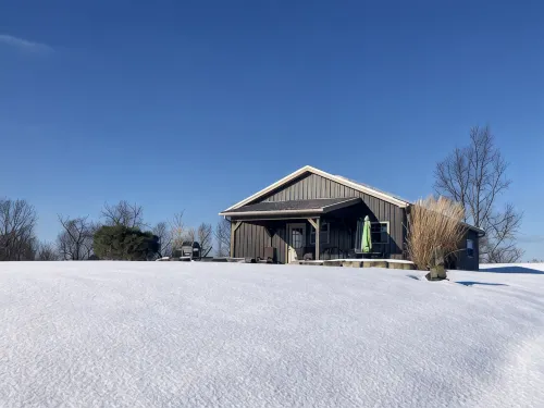Sandstone Point Vacation Cabin - McConnelsville