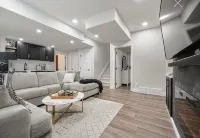 Charming 2-bedroom house in awesome Edmonton with AC, WiFi - บังกะโล