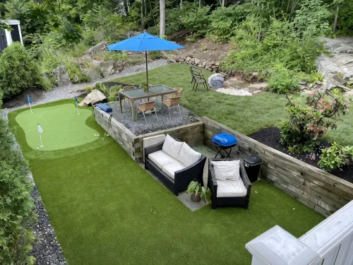 Hot Tub, Putting Green, 5 min walk to the beach, shops & restaurants.