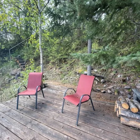 Beautiful RIVERFRONT studio apartment close to Glacier National Park!