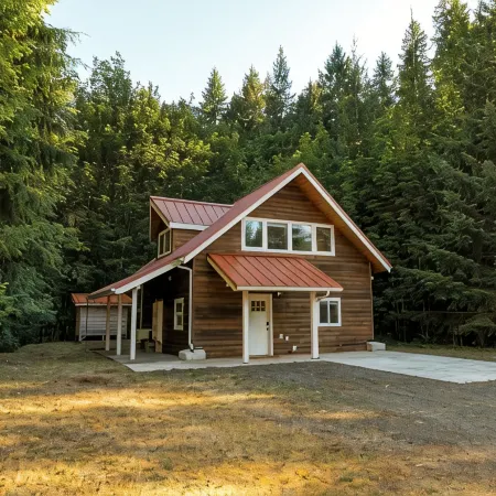 Woods and Wakes Retreat• Hot Tub & Lake Views