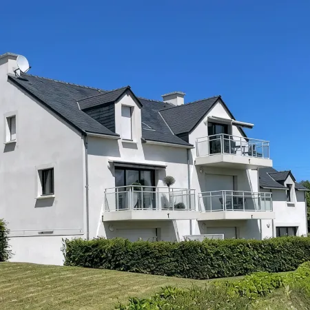 South-Facing Sea View Apartment in Carantec