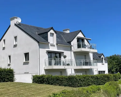 South-Facing Sea View Apartment in Carantec 卡朗泰克住宿飯店