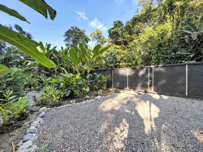 Butterfly Buddha Bungalow in the Playa Negra Jungle 酒店
