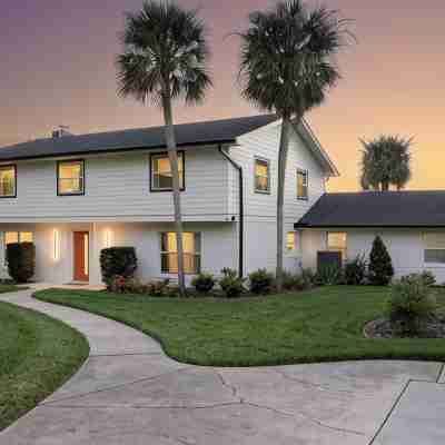 Waterfront-Heated SaltWtr Pool-Putting Green-Beach-FirePit-Dock-Sunsets-Legoland Hotel Exterior