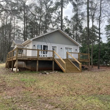 Nice cottage located on Lake Sinclair.   Lots of room with great views