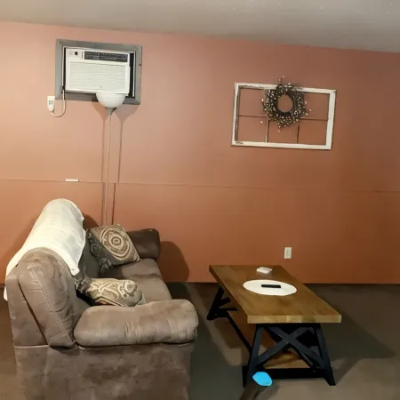 HC Hideaway - Rustic Roomy Relaxing!  Queen Bed, Full Kitchen!