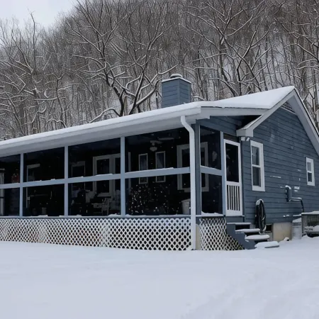 Creekside Cottage Near Nashville- Pet Friendly!
