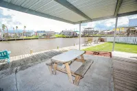 (RV2) Paradise in Sargent. Saltwater canal, minutes to ICW and beach.