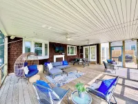 Coastal Cottage on the Water with Dock - Wifi