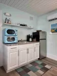 Slice of Paradise: Tropical Studio in Downtown Historical River District - Condos