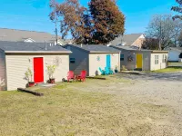Furnished Blue door Studio home central- near restaurants, shopping and Lake - Apartments
