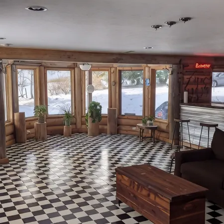 Beautiful Real Log Home on the Olentangy River