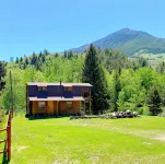 Log Cabin with Hot Tub Overlooking Rock Creek and Beartooth Mountains - シャレー
